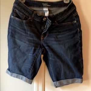 Mid rise Bermuda shorts